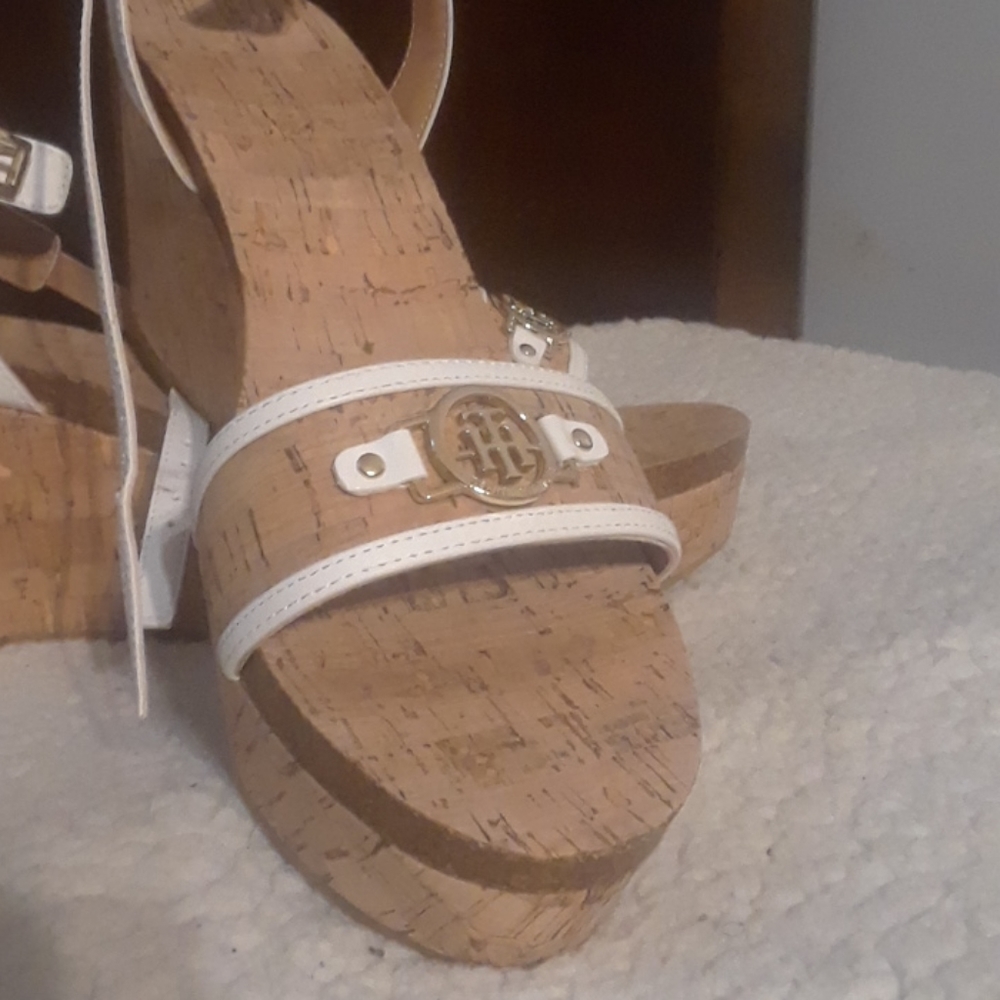 Tommy Hilfiger Wedged Heel - Picture 2 of 6